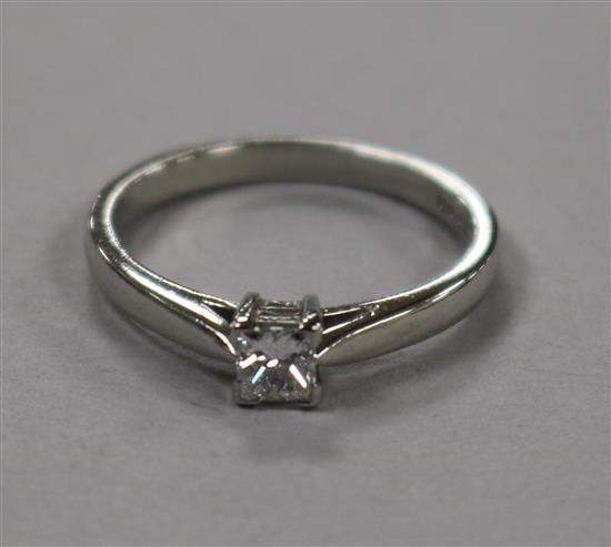 A modern platinum and solitaire princess cut diamond ring, size M.